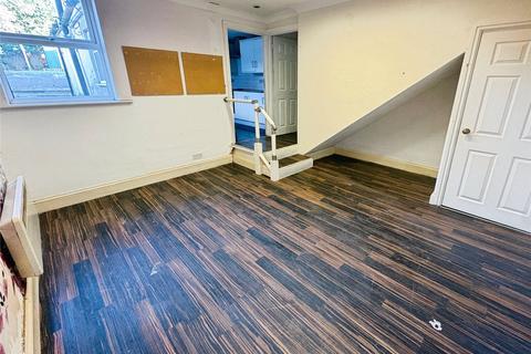 4 bedroom terraced house for sale, Nuneaton Road, Warwickshire CV12