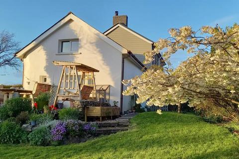 undefined, Llanarth