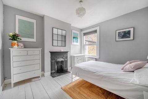 3 bedroom flat for sale, Radbourne Road, Balham, London, SW12