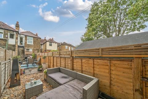 3 bedroom flat for sale, Radbourne Road, Balham, London, SW12