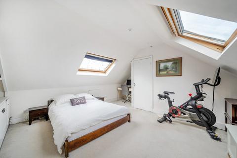 3 bedroom flat for sale, Radbourne Road, Balham, London, SW12