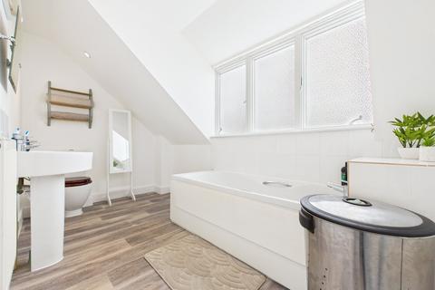 2 bedroom flat for sale, Fernleigh Road, Wadebridge, Cornwall
