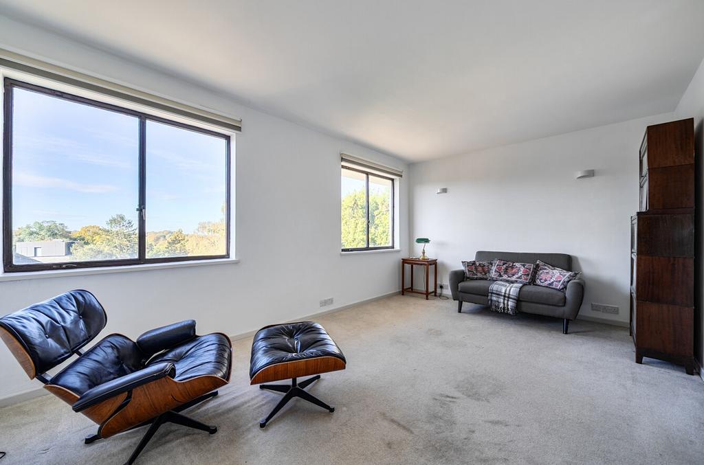 1372182-12-68fb63...