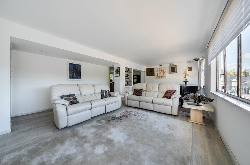 1372182-2-68fb633...