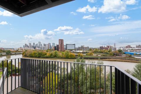 2 bedroom apartment for sale, Modena House, London City Island, London, E14