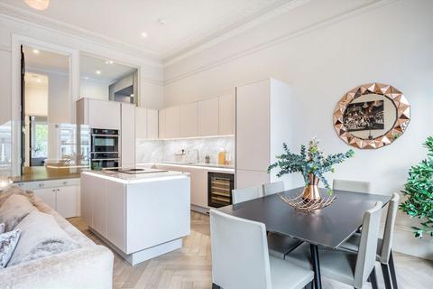 2 bedroom flat for sale, Trebovir Road, London SW5