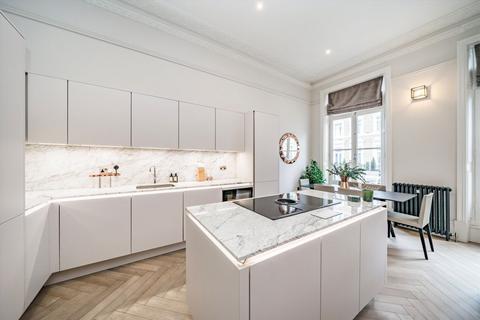 2 bedroom flat for sale, Trebovir Road, London SW5