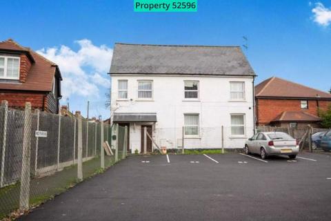 Ground Floor Flat, 50 Bishopric, Horsham, RH12