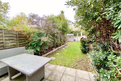 5 Calvert Drive, Dartford, DA2 7GA