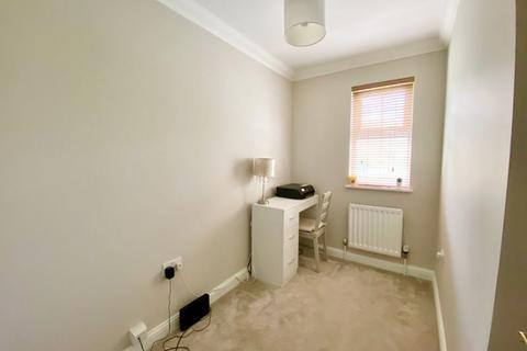 5 Calvert Drive, Dartford, DA2 7GA