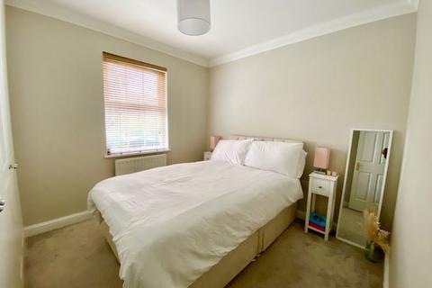 5 Calvert Drive, Dartford, DA2 7GA