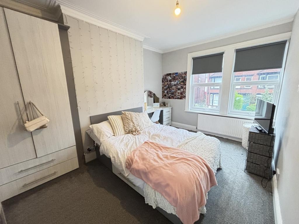 A cozy bedroom featuring a double bed with neut...