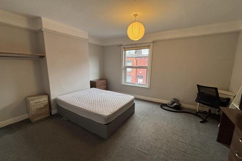 4 bedroom house to rent, Welton Mount, Leeds LS6
