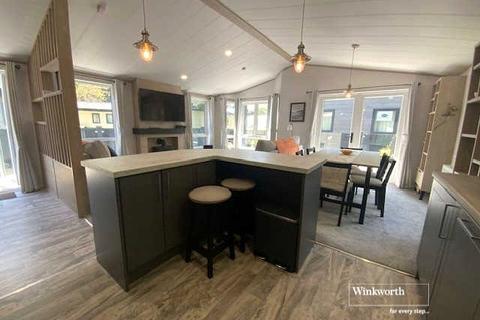 2 bedroom bungalow for sale, Mudeford, Christchurch, Dorset, BH23