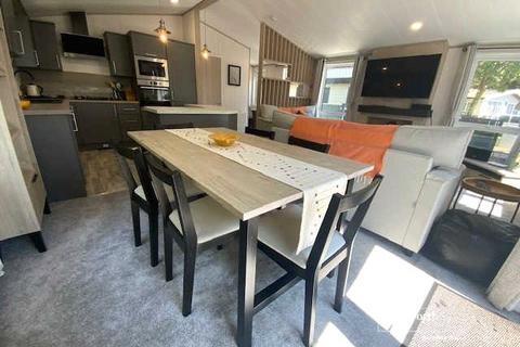 2 bedroom bungalow for sale, Mudeford, Christchurch, Dorset, BH23