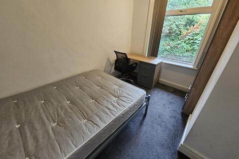 undefined, Ash Road, Leeds LS6