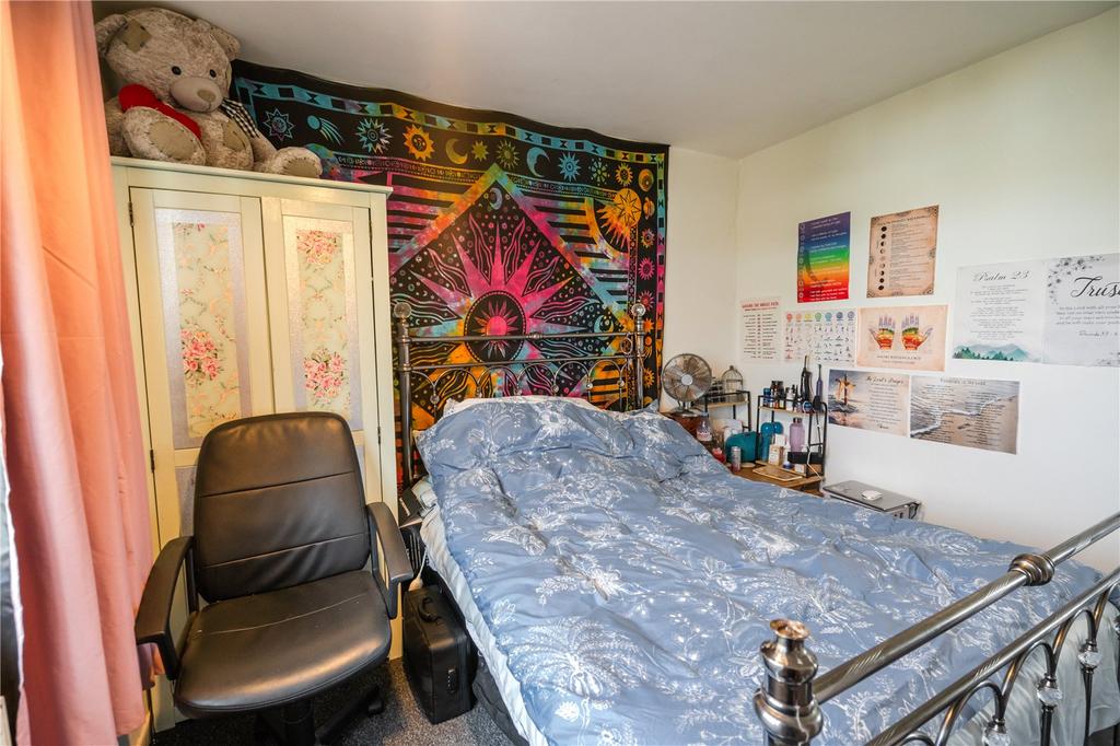 Bedroom 2 (2)