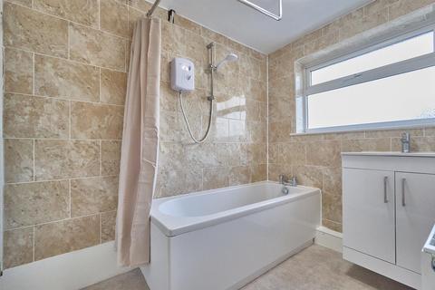 3 bedroom terraced house to rent, Galloway Close, Barwell, Leicestershire