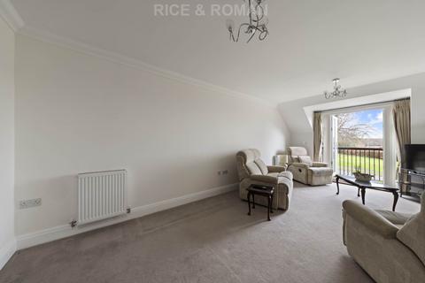 2 bedroom retirement property for sale, Woolf Drive, Wokingham RG40