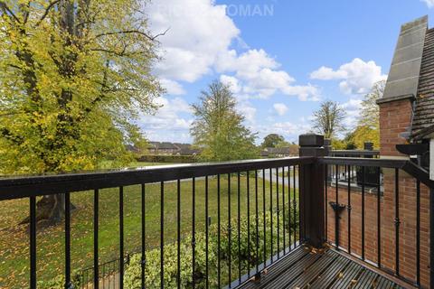 2 bedroom retirement property for sale, Woolf Drive, Wokingham RG40