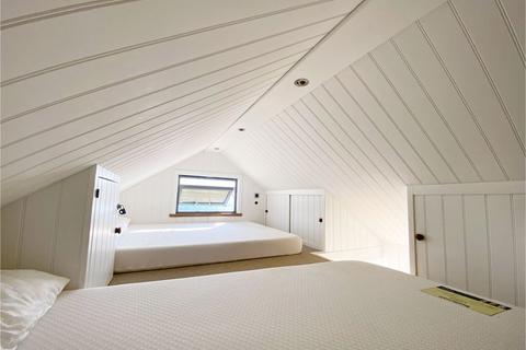 1 bedroom property for sale, Mudeford Sandspit