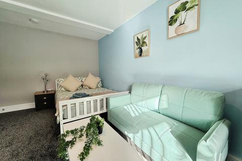 1 bedroom in a house share to rent, Liverpool Road, Eccles, Manchester, Greater Manchester, M30