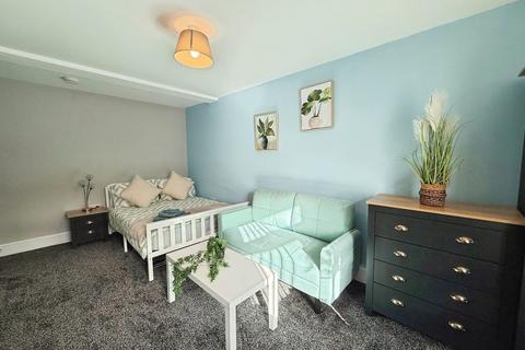 1 bedroom in a house share to rent, Liverpool Road, Eccles, Manchester, Greater Manchester, M30