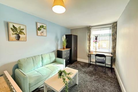 1 bedroom in a house share to rent, Liverpool Road, Eccles, Manchester, Greater Manchester, M30