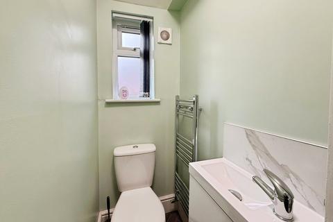 1 bedroom in a house share to rent, Liverpool Road, Eccles, Manchester, Greater Manchester, M30