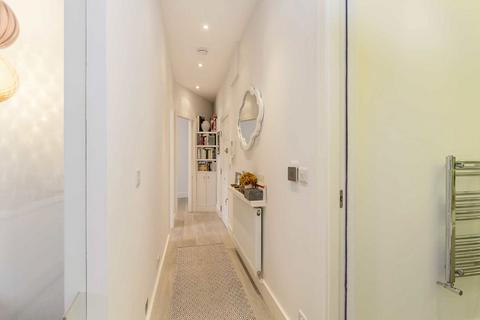 2 bedroom flat to rent, Notting Hill Gate, London W11