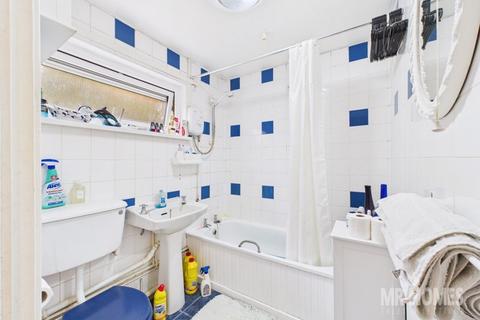 1 bedroom flat for sale, Taff Embankment, Grangetown, Cardiff CF11 7BQ