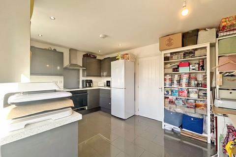 3 bedroom semi-detached house for sale, Castleview Road, Bilston