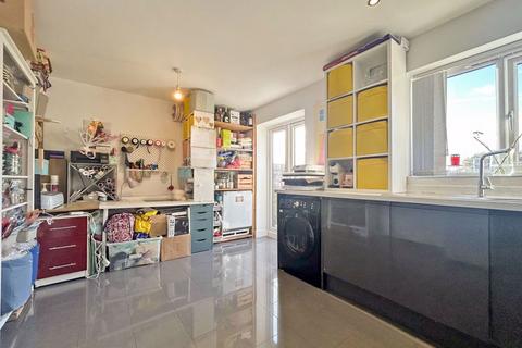 3 bedroom semi-detached house for sale, Castleview Road, Bilston