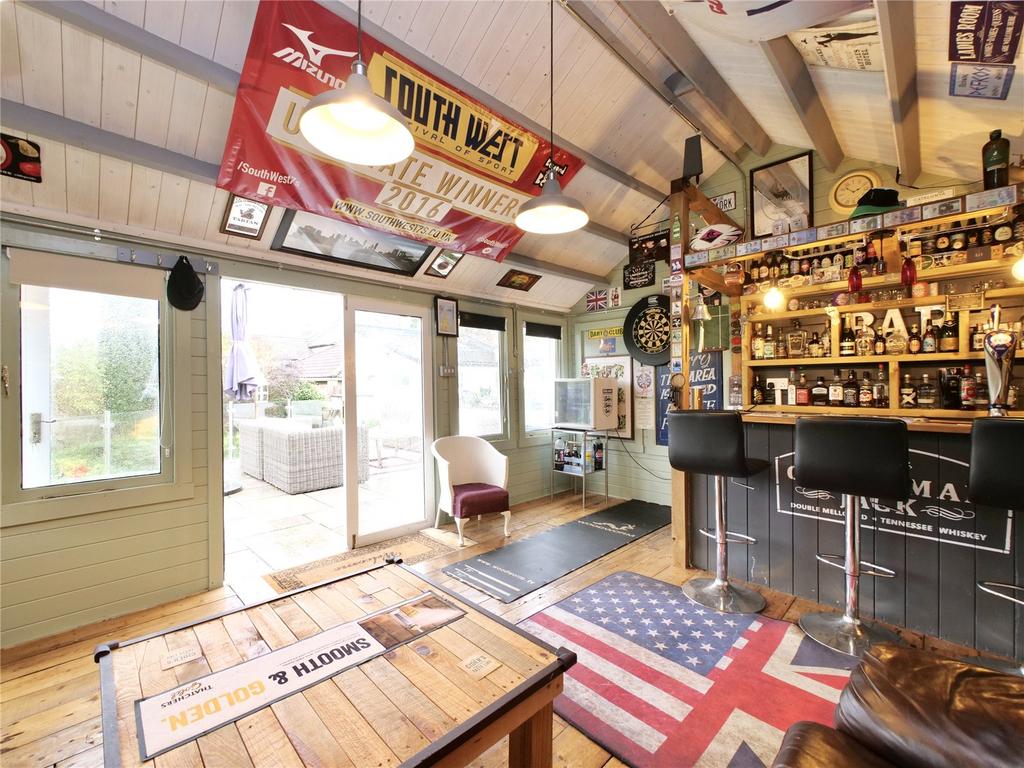 Outside Bar