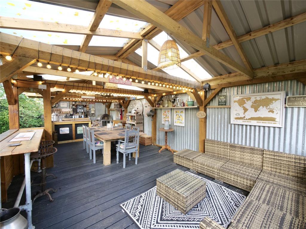 Outside Bar