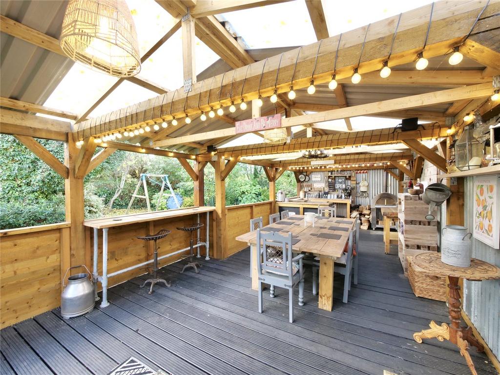 Outside Bar