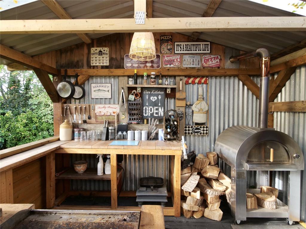 Outside Bar