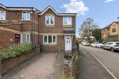 3 bedroom end of terrace house for sale, Burket Close, Southall UB2