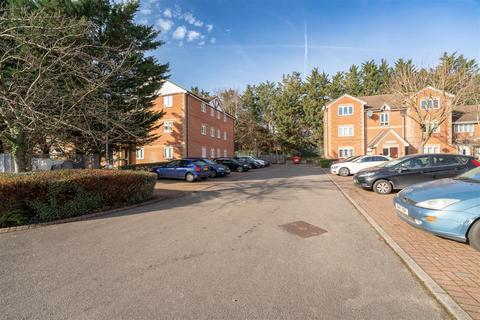 2 bedroom flat to rent, Maplin Park, Slough SL3