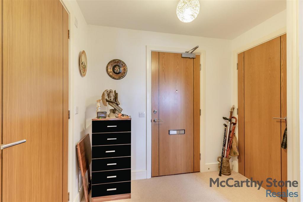 8667770-interior10.jpg