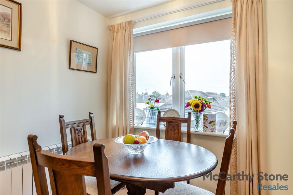 8667770-interior02.jpg