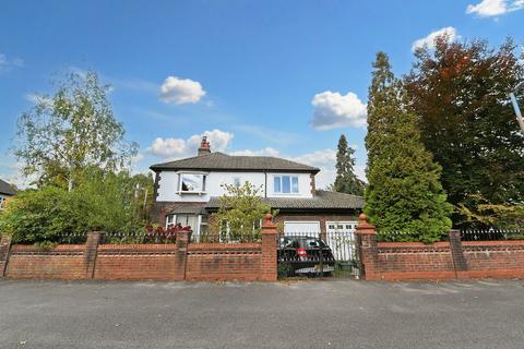 4 bedroom detached house for sale, Greenbank Avenue, Swinton, M27