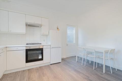 4 bedroom flat to rent, Greswell Street, London SW6