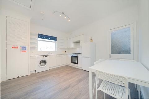 4 bedroom flat to rent, Greswell Street, London SW6