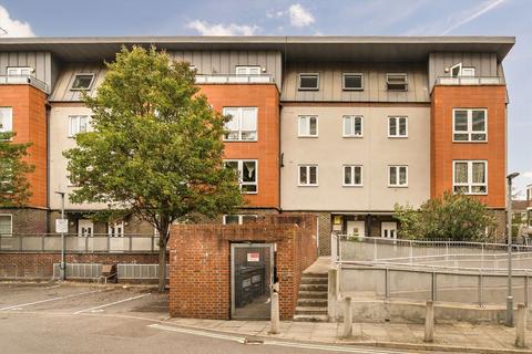 2 bedroom flat for sale, Bradstock Road, London E9