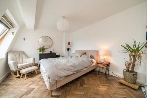 2 bedroom flat for sale, Bradstock Road, London E9