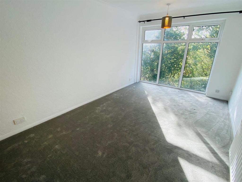 Bed 1.jpg