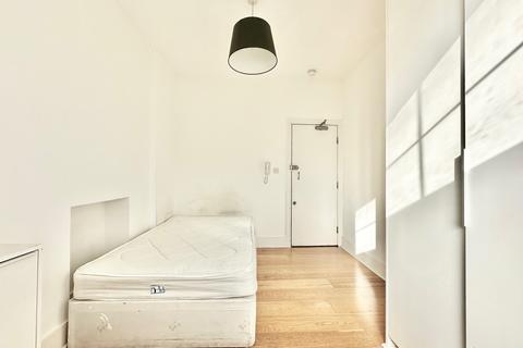 Flat to rent, London NW6