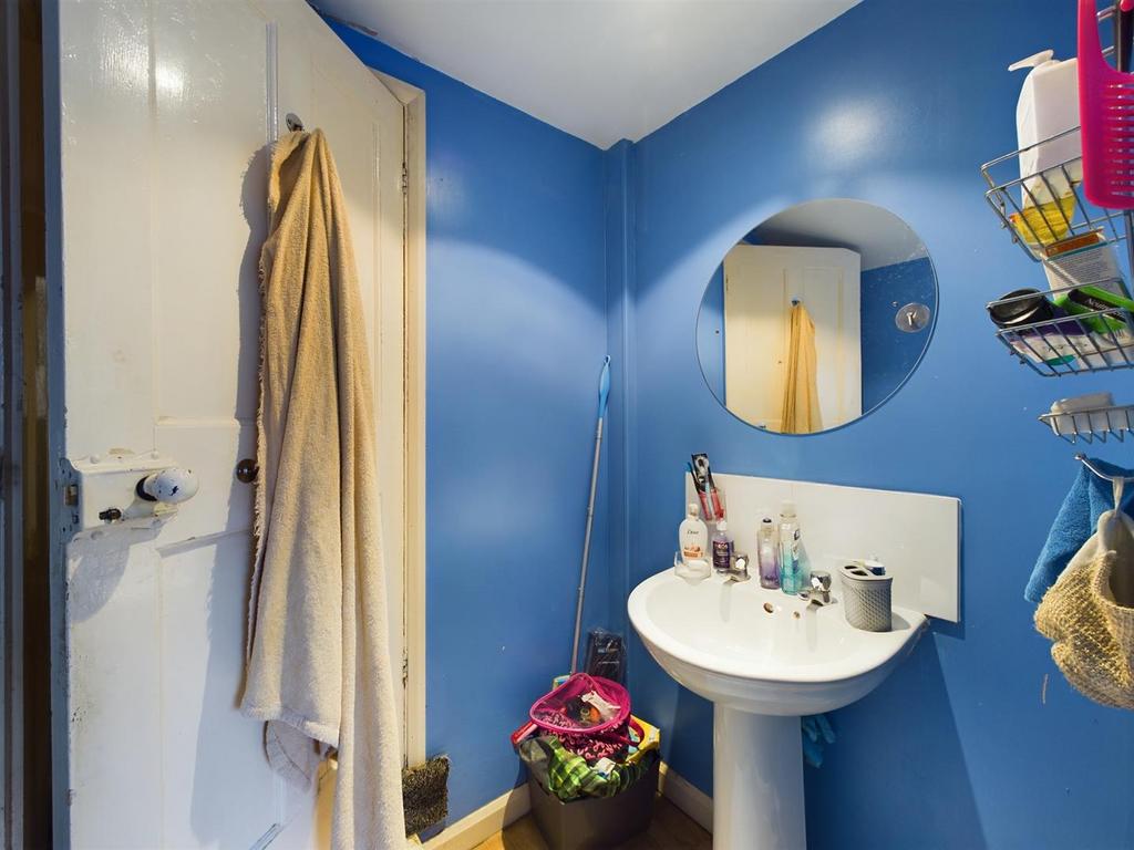 Bathroom (2).jpg