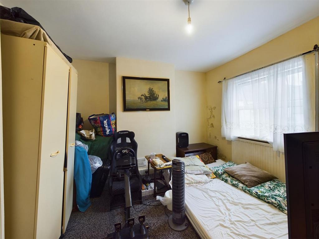 Bedroom 1 (3).jpg